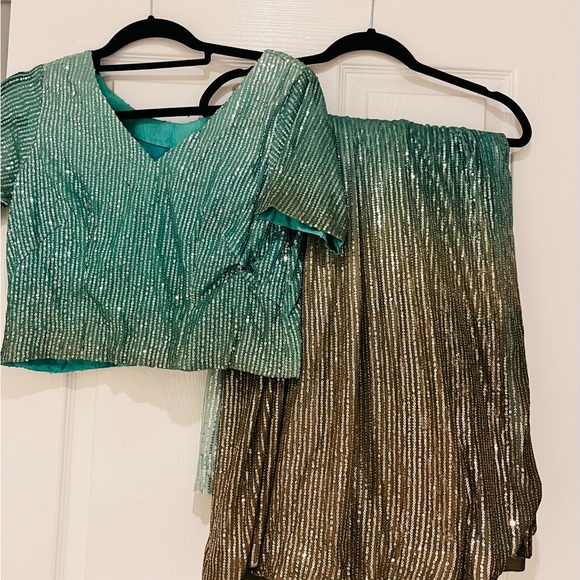 SALE - closing closet. Designer saree pre-pleated stiched - Picture 4 of 4